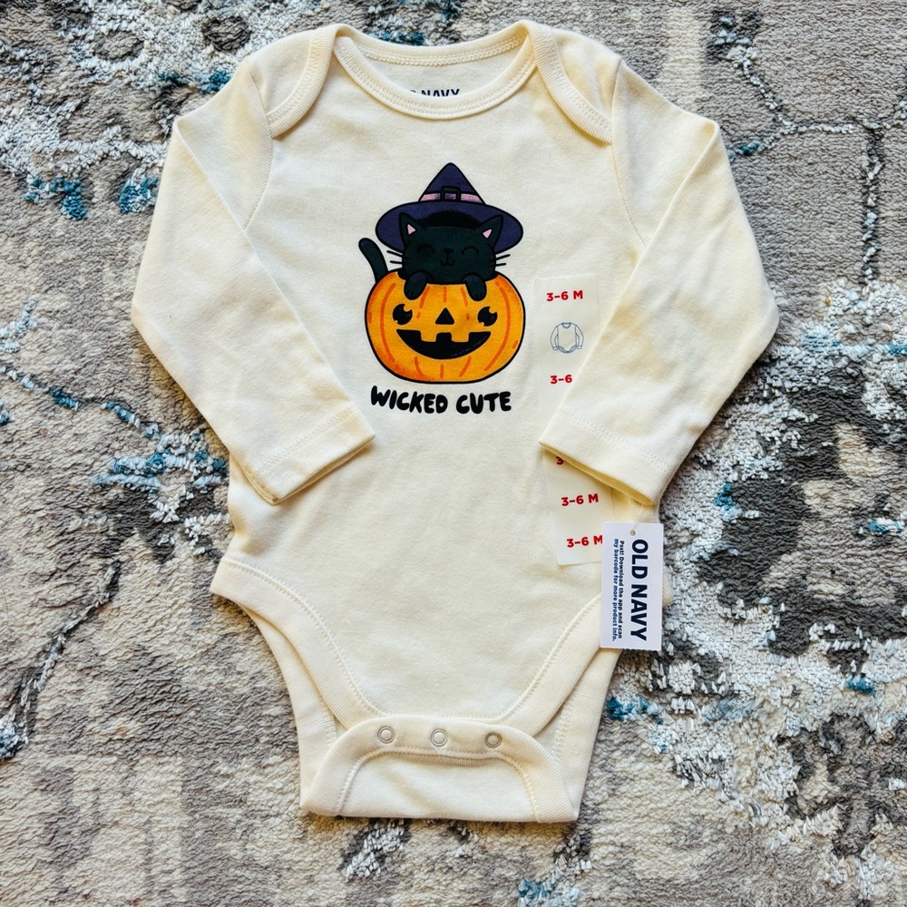Old Navy Halloween Baby Onesie with Pumpkin and Cat NWT - 3-6M